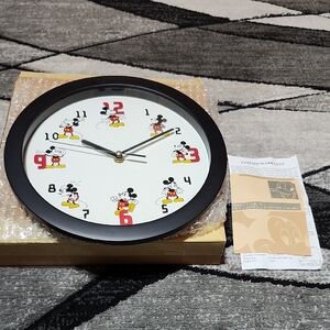 1995 NEW DISNEY MICKEY MOUSE 12" WALL CLOCK VINTAGE COLLECTIBLE
